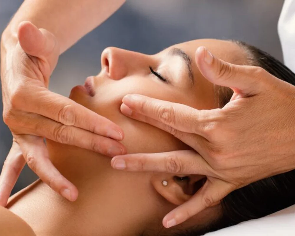 Relaxing facial massage treatment